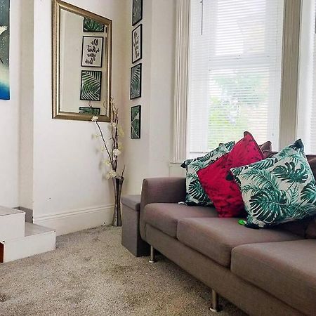 Apartamento Cute & Cosy Loft-Style Studio Close To Beach Bournemouth Exterior foto